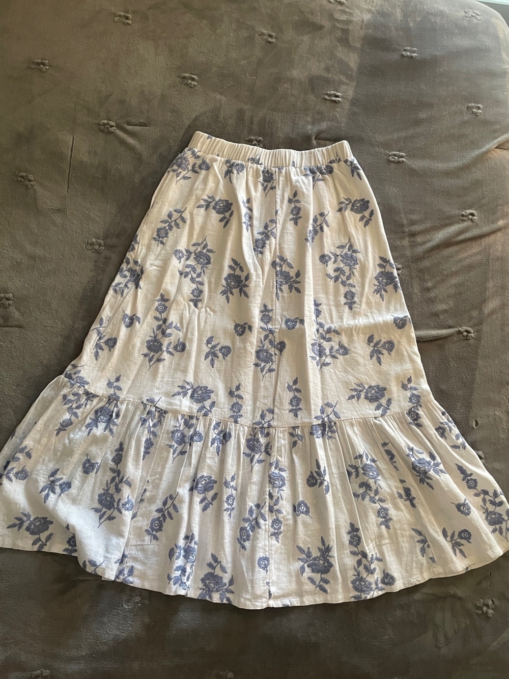 Abercrombie & Fitch White Maxi Skirt with Blue Floral Print - Picture 2 of 3